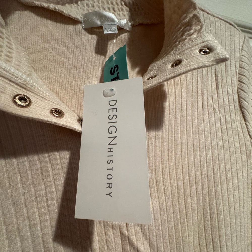 Design History Cream Button Down Ribbed Top - Picture 4 of 6